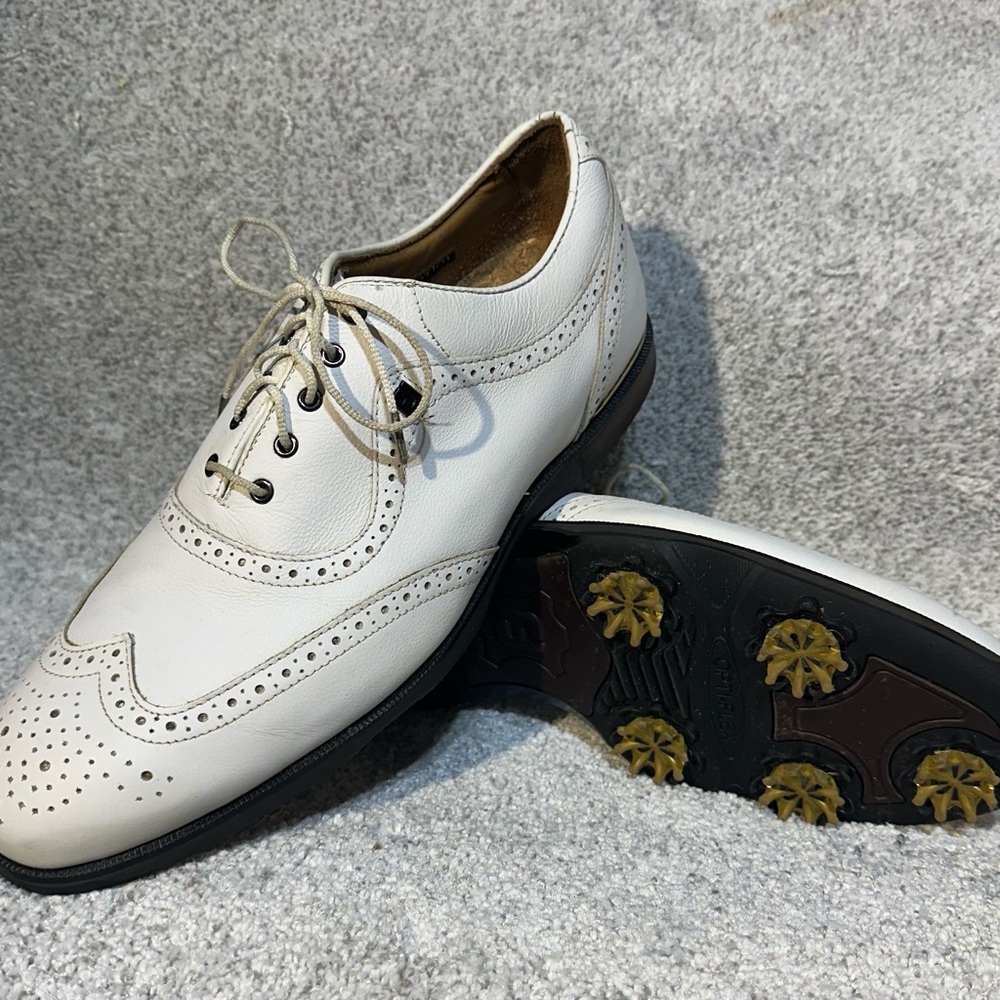 Footjoy men’s golf shoes
Worn once
Excellent condition
